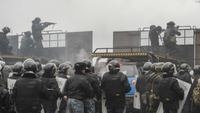 Σε κατάσταση έκτακτης ανάγκης το Καζακστάν - Συγκρούσεις διαδηλωτών - αστυνομίας για τις αυξήσεις στο αέριο