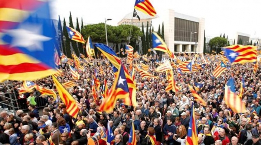 Οι Καταλανοί υπέγραψαν έγγραφο για την ανακήρυξη της ανεξαρτησίας από την Ισπανία
