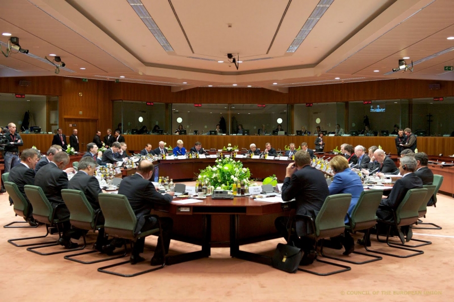 Eurogroup: «Θολώνει» το αφήγημα της «καθαρής εξόδου»