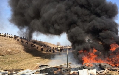 Συγκρούσεις διαδηλωτών και αστυνομίας  για την κατασκευή αγωγού πετρελαίου στη Ντακότα