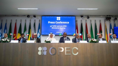 Επαφές Σαουδαράβων και Ρώσων για μέτρα του OPEC - Νέα πτώση του πετρελαίου