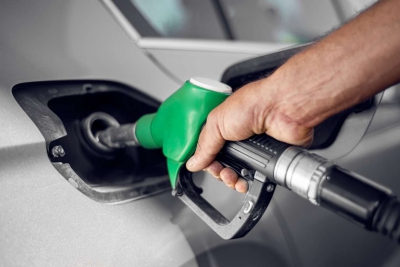 Συνέχεια στην πτώση των τιμών της βενζίνης βλέπουν οι αναλυτές