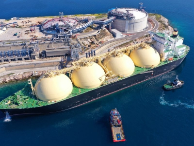 Energypost: Θα δεσμευτεί τώρα η Ευρώπη για μακροπρόθεσμες εισαγωγές μεγάλων ποσοτήτων LNG;