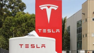 Στο νέο «υπερεργοστάσιο» της Tesla θα δοκιμαστούν οι νέες μπαταρίες ηλεκτρικών οχημάτων