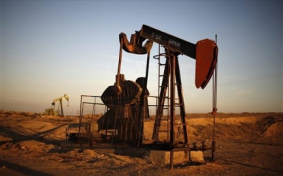 Υποχωρούν οι τιμές του πετρελαίου λόγω υπερπροσφοράς - Στα 38,26 δολ. ανά βαρέλι (-1,75%) το crude