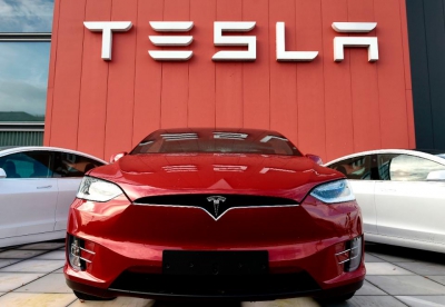 Πλησιάζει τα 300 δισ. δολ η κεφαλαιοποίηση της Tesla
