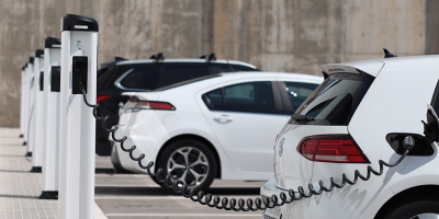 McKinsey: Μέχρι 180 δισ οι επενδύσεις στα δίκτυα φόρτισης για τα ηλεκτρικά αυτοκίνητα