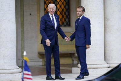 Biden - Macron: Κυρώσεις στη Ρωσία αν επιτεθεί στην Ουκρανία