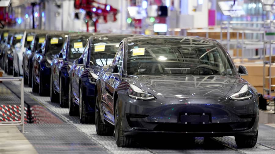 Yπερδιπλασιάστηκαν oι πωλήσεις ηλεκτρικών αυτοκινήτων της Tesla στην Κίνα το 2020