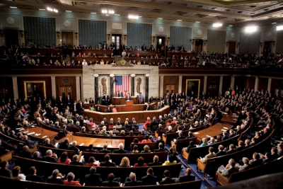 ΗΠΑ: Η Βουλή ενέκρινε ψήφισμα για τον περιορισμό του Trump κατά του Ιράν