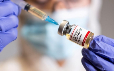 FDA: Ενισχυτικές δόσεις και με εμβόλια Moderna, Johnson - Με ποια συνδυάζονται