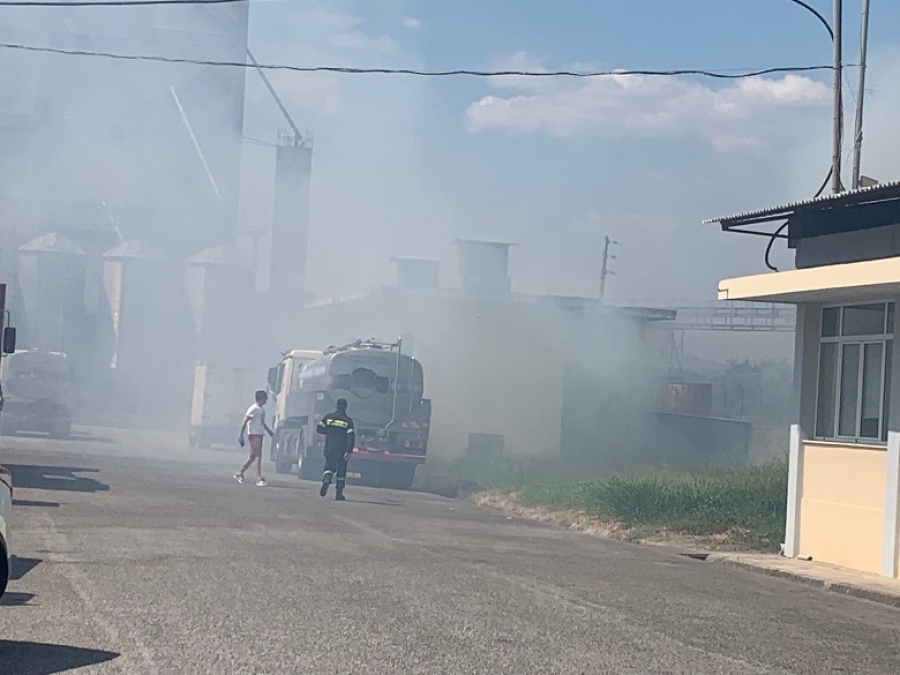 Νεκρός στη μεγάλη φωτιά σε εργοτάξιο στο Αγρίνιο