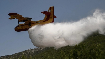 Φωτιές σε Μακύνεια Ναυπακτίας και Σίβηρη Χαλκιδικής - Ισχυρές δυνάμεις της Πυροσβεστικής στα δύο μέτωπα