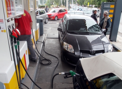 «Τσιμπάνε» οι τιμές των καυσίμων ενόψει της εξόδου του Πάσχα – Ξεπέρασε το 1,6 ευρώ το λίτρο η βενζίνη