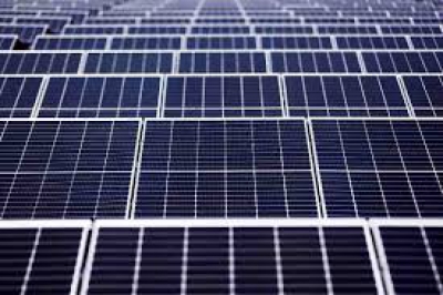 Ember: Η ηλιακή ενέργεια μπορεί να παρέχει το 20% της παγκόσμιας ηλεκτρικής ενέργειας στο βόρειο θερινό ηλιοστάσιο   