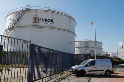 Ιταλία: Στο τραπέζι η εθνικοποίηση του διυλιστηρίου της Lukoil