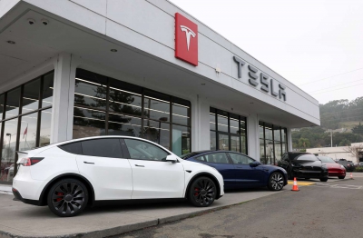 Tesla: Μειώθηκαν οι πωλήσεις EV το 2024 - Υποχώρηση για την μετοχή