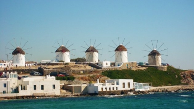 Που θα μπορούν να γίνουν έργα ΑΠΕ σε Μύκονο και Σαντορίνη - Τι  θα προβλέπουν τα Ειδικά Πολεοδομικά Σχέδια    