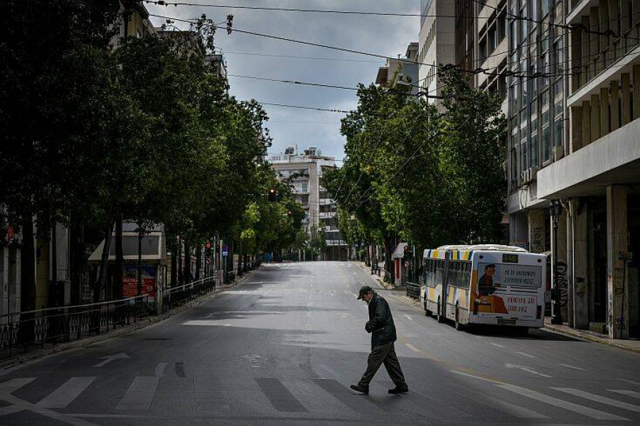 Αντίστροφη μέτρηση για χαλάρωση του lockdown - Τα σενάρια για λιανεμπόριο, σχολεία, εστίαση