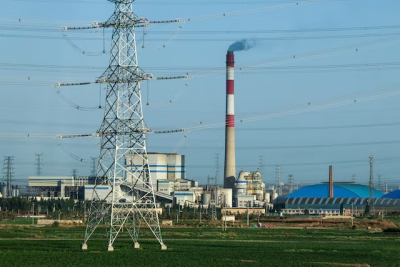 Reuters: Η πράσινη ενέργεια της Κίνας «σκοντάφτει» στη μεταφορά και τον άνθρακα