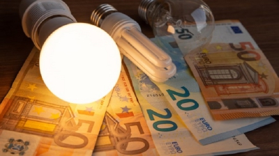 ΠΑΣΟΚ: Εξι ερωτήματα προς την κυβέρνηση για την επιστροφή των επιδοτήσεων ρεύματος