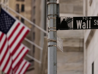 Wall: S&P, Nasdaq επιχειρούν ανάκαμψη - Τα στεγαστικά επιτόκια ξεπερνούν το 7% - Adobe με έσοδα +150% από AI, μετοχή στο -3%