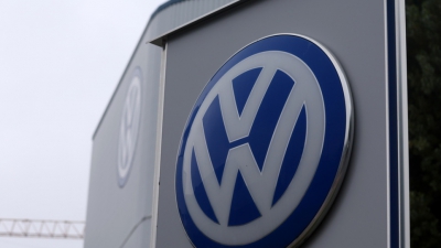 Volkswagen: Σχεδιάζει την επέκτασή της στην παραγωγή οπλικών συστημάτων (Bloomberg)