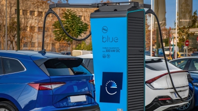 Πέντε χρόνια ΔΕΗ blue: Το μεγαλύτερο δίκτυο δημόσιας φόρτισης στην Ελλάδα που επεκτείνεται δυναμικά στη ΝA Ευρώπη