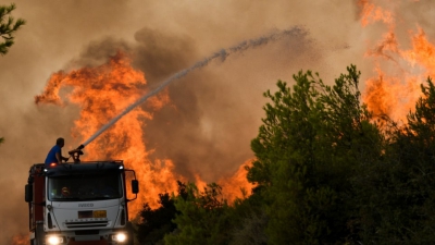 Πύρινα μέτωπα σε Νέα Πεντέλη και Πάτημα Βριλησσίων - Δείτε live τις εξελίξεις