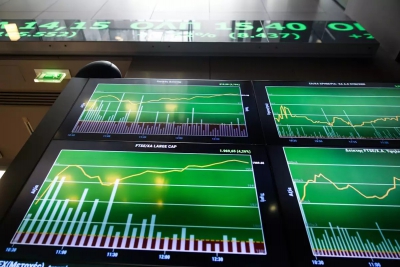 ΧΑ: Κέρδη 0,81% στις 2.653 μον - Metlen 49e (+0,29%), ΔΕΗ 22,82e (+2,7%), ΕΛΧΑ 3,84 (-0,26%), CENER 23,14 (+5,18%)