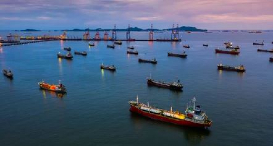 Σε υψηλό 2,5 ετών η παγκόσμια πλωτή αποθήκευση πετρελαίου - Ακίνητα για μια εβδομάδα 10 supertanker