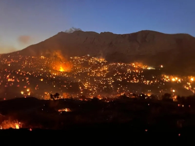 Σε πύρινο κλοιό η χώρα: Ανεξέλεγκτη η κατάσταση στο Ρέθυμνο- Σε καλύτερη κατάσταση Πλωμάρι και Σητεία