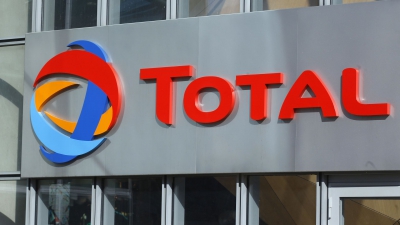Η Total προχωρεί στην πώληση της μονάδας ρητινών για να επενδύσει στις ΑΠΕ