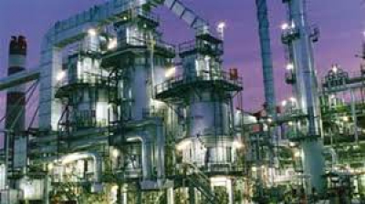 IEA: Υπό πίεση παραμένουν τα περιθώρια κέρδους προϊόντων πετρελαίου λόγω των τεράστιων αποθεμάτων