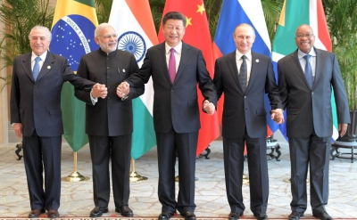 Ρωγμές… στους BRICS παρά την επικοινωνιακή προσπάθεια του Πούτιν (Bloomberg)