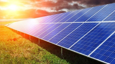 Ισπανία: Το υψηλό κόστος ενέργειας στρέφει ολοένα και περισσότερους στα ηλιακά πάνελ