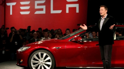 Πτώση για την μετοχή της TESLA μετά τις 