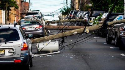 ΗΠΑ: Πάνω από 1,2 εκατομμύρια σπίτια χωρίς ηλεκτρισμό στην Ανατολική Ακτή των Η.Π.Α. από τον τυφώνα Isaias