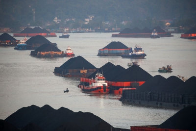 Βloomberg: Γιατί η Ινδονησία αναστέλλει τις εξαγωγές άνθρακα