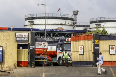 «Καταφύγιο» τα αποθεματικά πετρελαίου για την Ινδία - Διάθεση 5 εκατ. βαρελιών στην αγορά