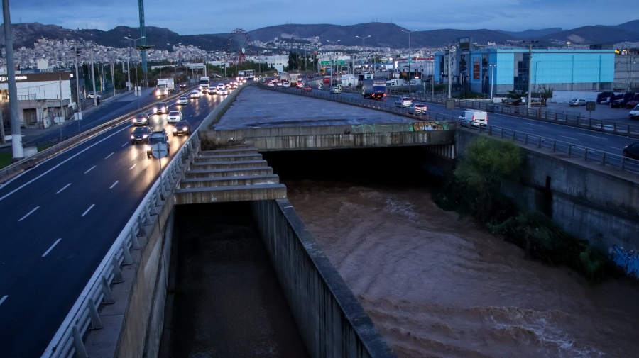 Κηφισός: Φόβοι των ειδικών για πλημμυρικά φαινόμενα