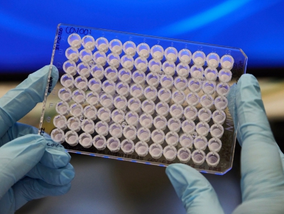 AstraZeneca: Διεξάγει συνομιλίες με την Bristol Myers Squibb για συγχώνευση ύψους $400 δις