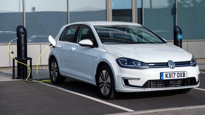 Προβάδισμα της Ευρώπης στις πωλήσεις ηλεκτρικών οχημάτων έναντι της Κίνας - Παραγγελίες 30.000 για την VW τον Σεπτέμβριο