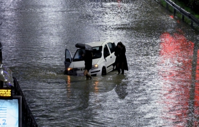 Προβλήματα στην Ποσειδώνος μετά από πλυμμήρα αγωγού της ΕΥΔΑΠ