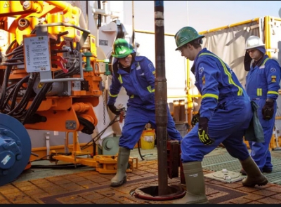 ΗΠΑ: Έσπασαν το ρεκόρ παραγωγής πετρελαίου αλλά με λιγότερες γεωτρήσεις