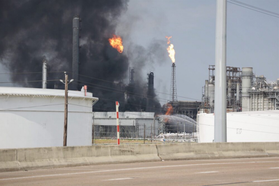Shell - Pemex: Πρόστιμα για πυρκαγιά σε εργοστάσιο χημικών του Τέξας τον Μάιο