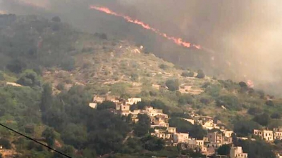 Φωτιά στη Νάξο: Εκκενώθηκε οικισμός - Ισχυροί άνεμοι δυσχεραίνουν το έργο της Πυροσβεστικής