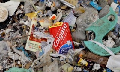 Περιβαλλοντικές καμπάνιες απαιτούν απαγορεύσεις στο Ηνωμένο Βασίλειο και την Ευρωπαϊκή Ένωση σε πλαστικά σακουλάκια «δείγματος»