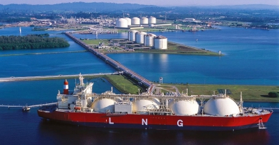 Oilprice: Καραδοκεί το LNG για να εκμεταλλευτεί τα προβλήματα των offshore αιολικών