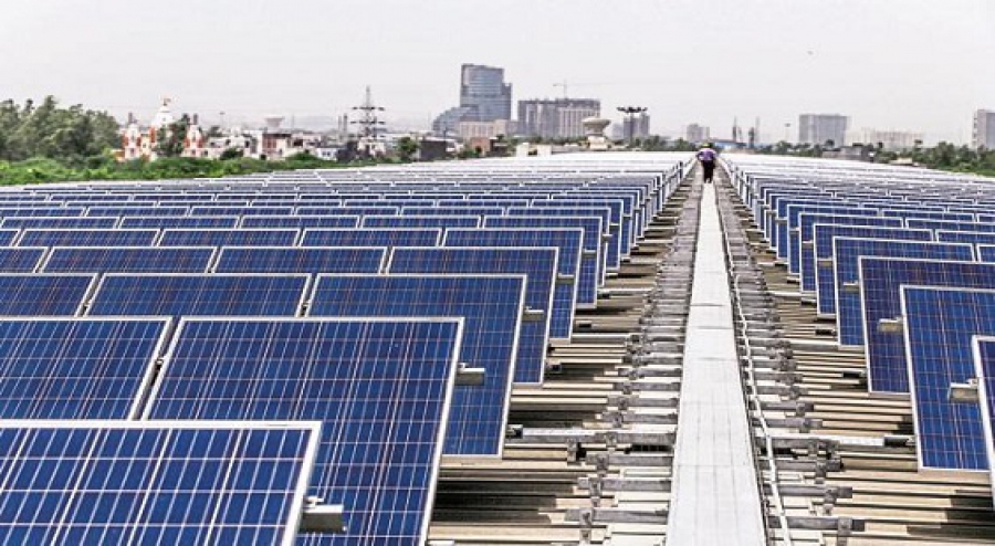 Deal της ινδικής Adani Green με 8 GW φωτοβολταϊκών σταθμών μέχρι το 2025